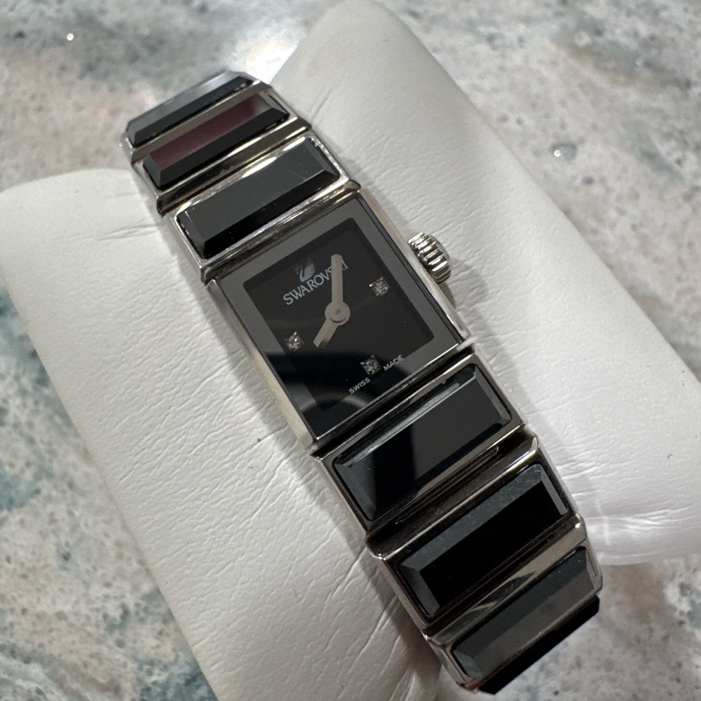 Vintage Swarovski Women’s Baguette 15MM Quartz Watch. Like new. FAST SHIPPING!!!